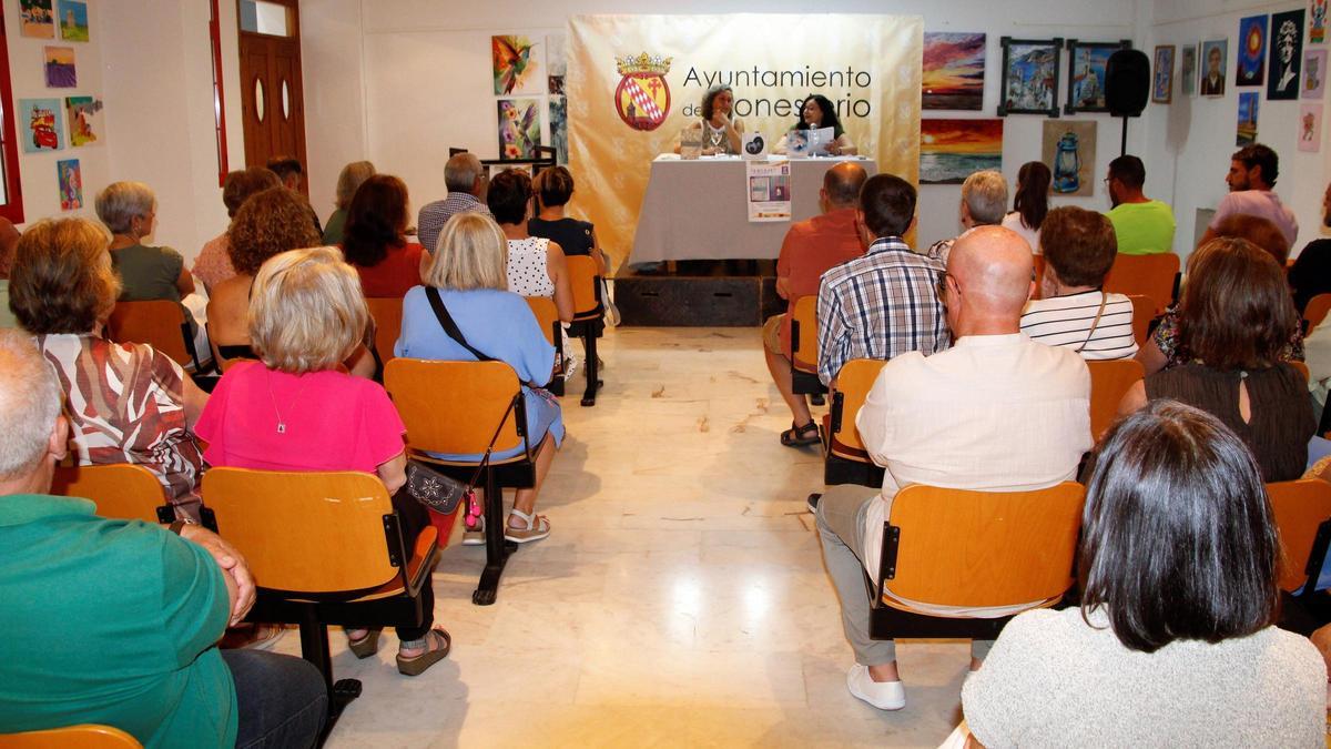 El acto se celebró en la sala de conferencias de la casa de la cultura