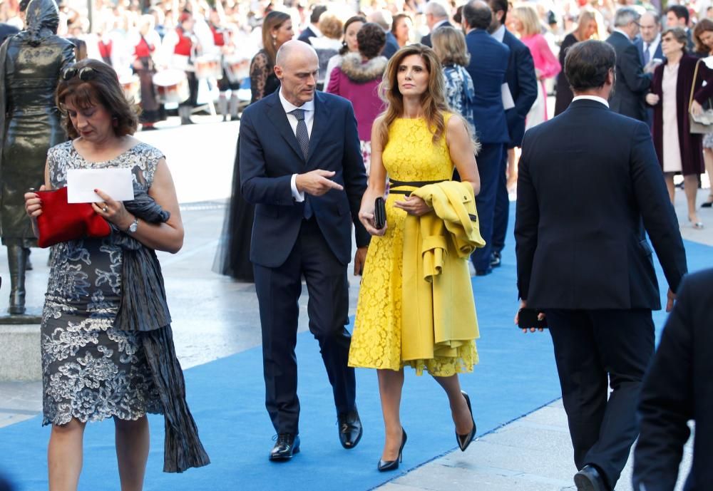 Desfile de los Reyes, personalidades y premiados en la alfombra azul