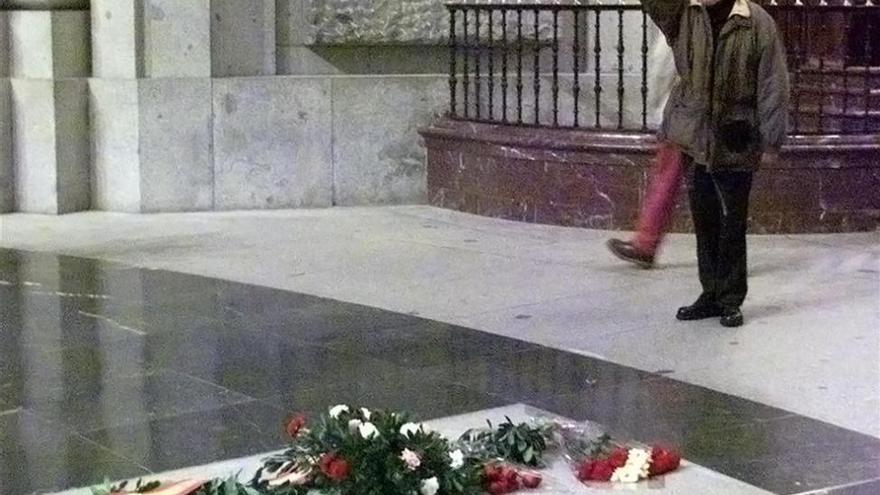 El PSOE cree que el Gobierno está &quot;obligado&quot; a exhumar los restos de Franco