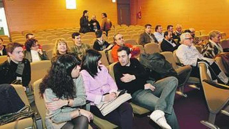 Asistentes a la asamblea de UPyD.