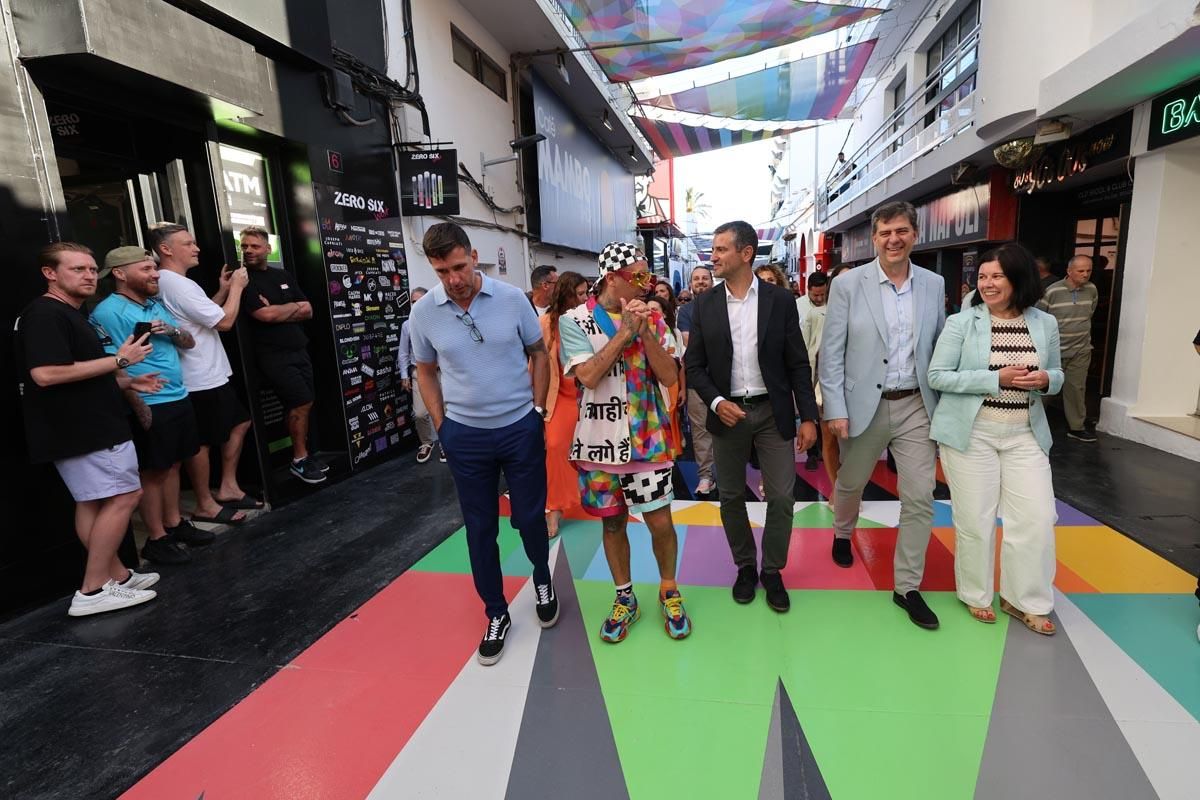 Galería: Todas las imágenes de la inauguración del mural de Okuda en Sant Antoni