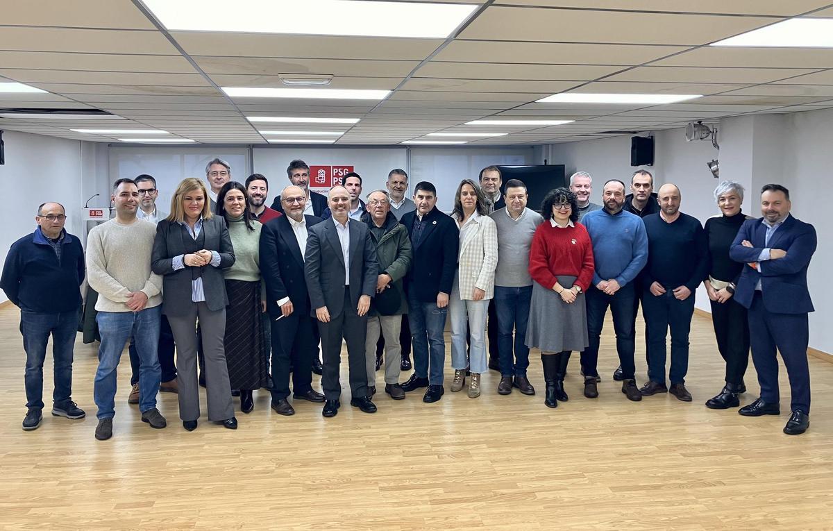 Regades, con alcaldes y ediles socialistas de la provincia.