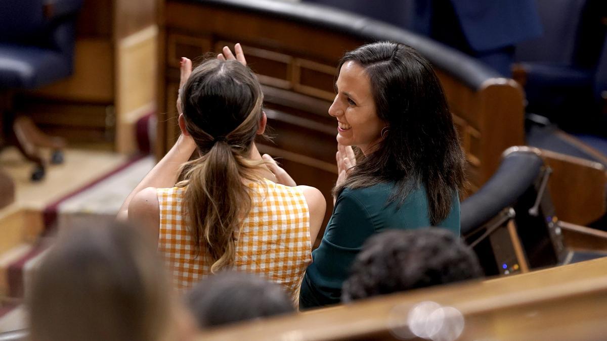 Las ministras de Podemos, Irene Montero e Ione Belarra, esta semana en el Congreso.