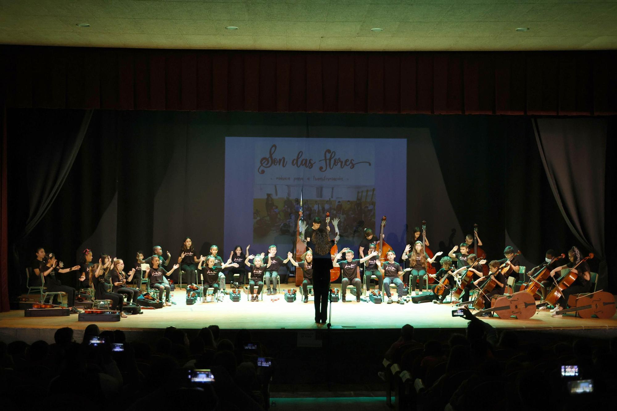 Primer concierto de la orquesta 'Son das Flores' del CEIP Vicente Risco, en junio de 2022