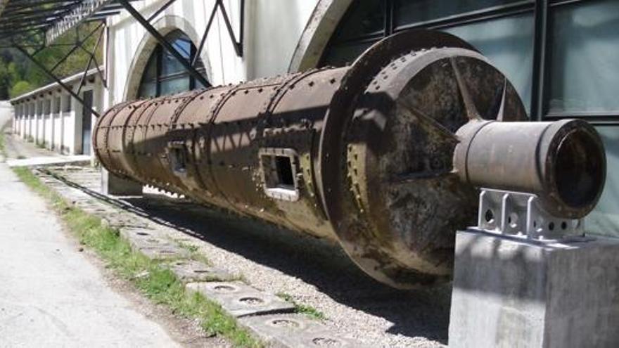 El molí de clínquer a l&#039;exterior del Museu del Ciment on es pot contemplar