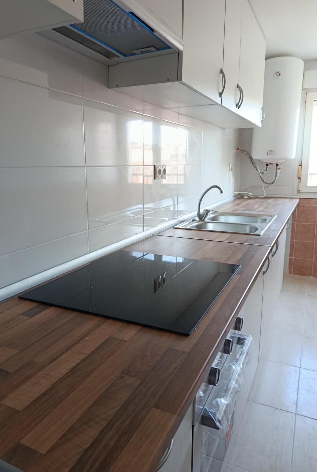 La cuina d'un dels habitatges que s'han rehabilitat.