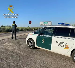 Detenido en Puente Genil por entrar a una casa y robar un ciclomotor y una caja con joyas