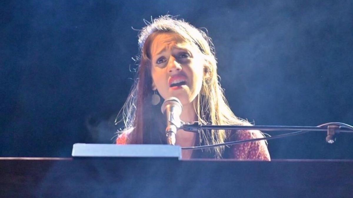 Gemma Humet, durante el concierto en el Mercat de Música de Vic.