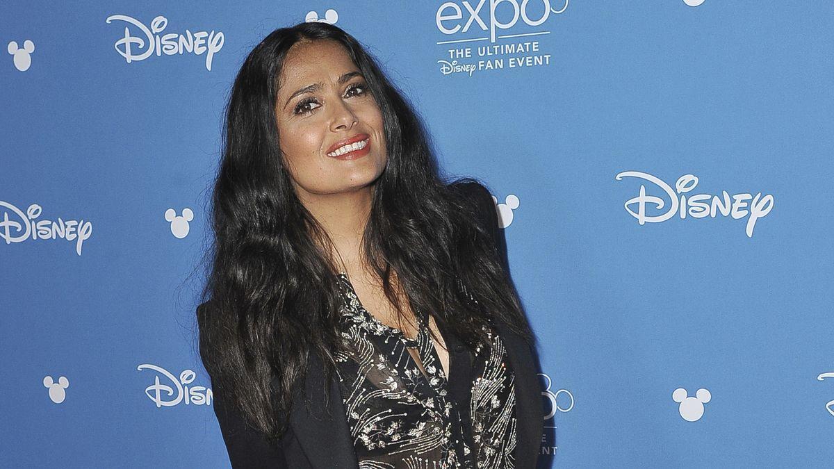 Salma Hayek se despide del 2020 en biquini