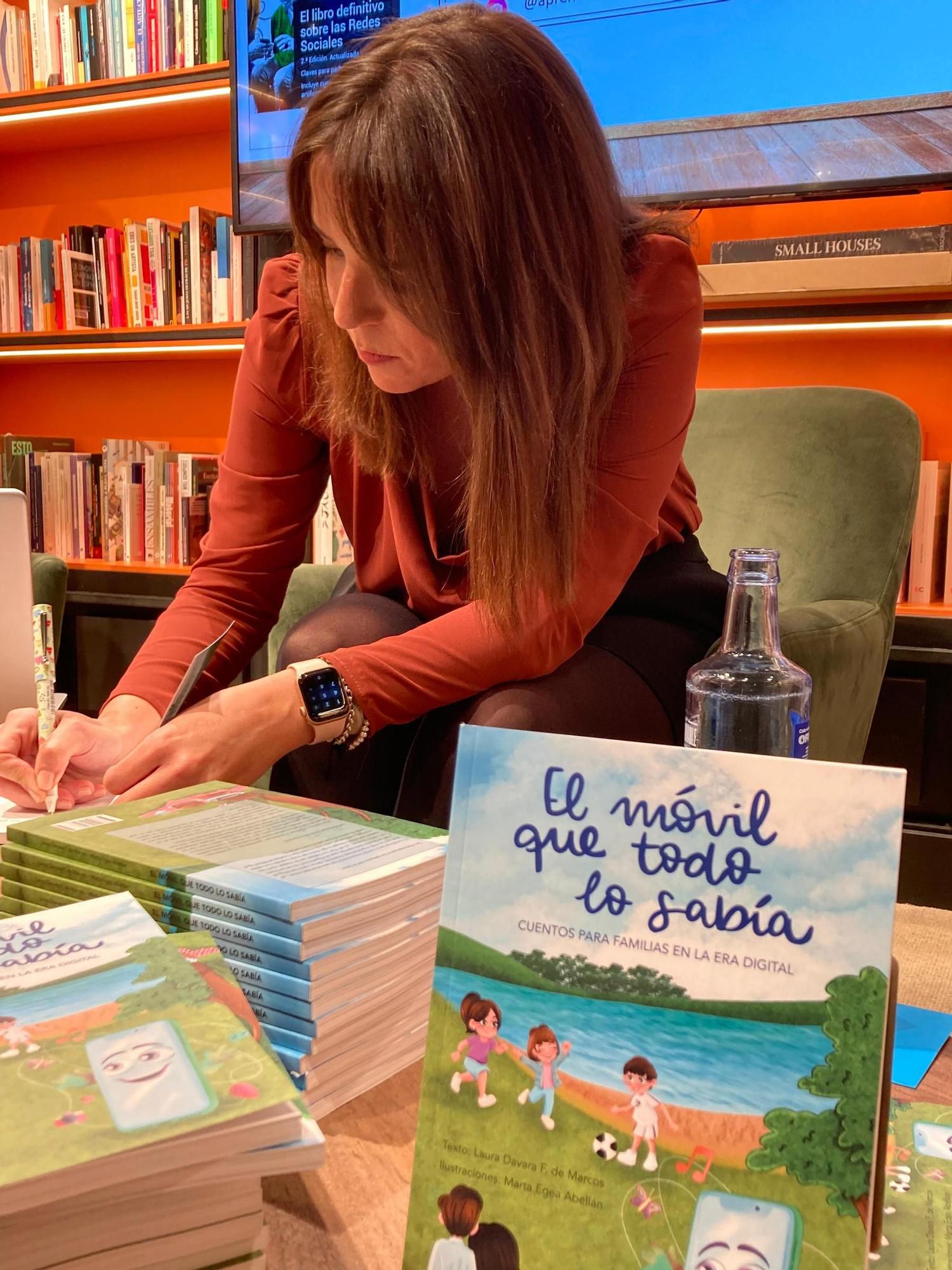 La experta es autora de ‘El móvil que todo lo sabía -cuentos para familias en la era digital-’ y ‘Libro definitivo sobre Redes Sociales (2ª ed.)’.