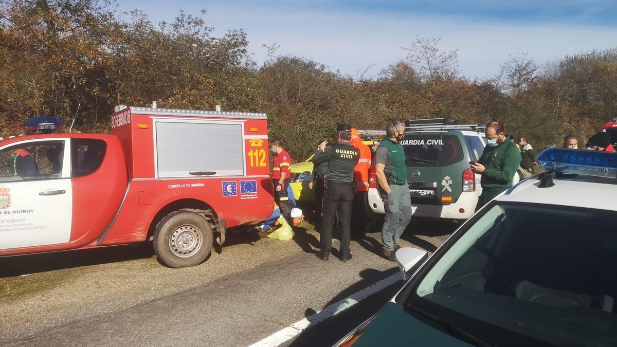 Los sanitarios de emergencias atienden a José García Prieto.