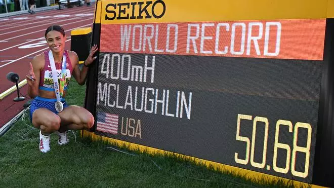 ¡McLaughlin destroza su récord en los 400 metros vallas de las estrellas!