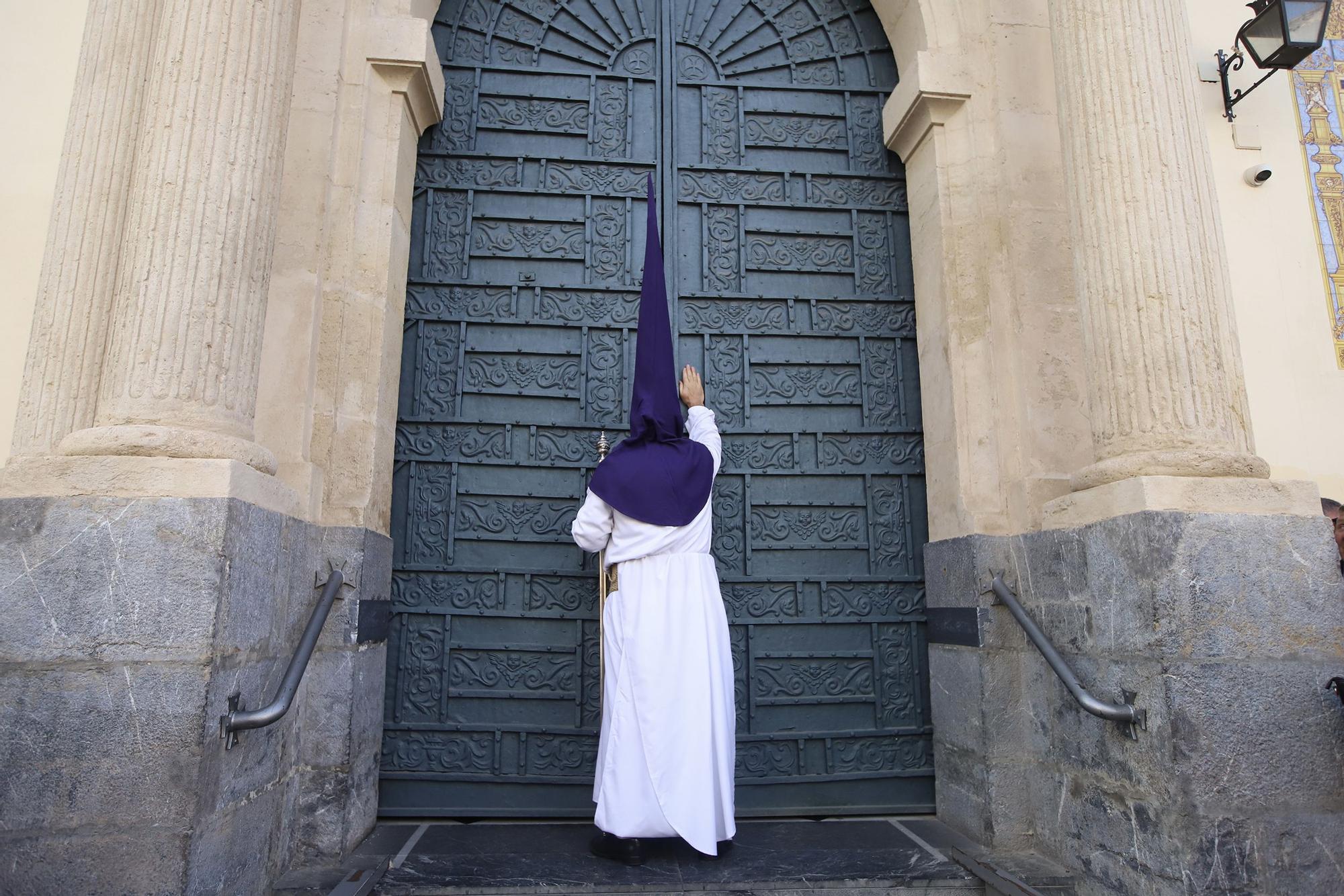 La procesión de la Hermanda de la Santa Faz en imágenes