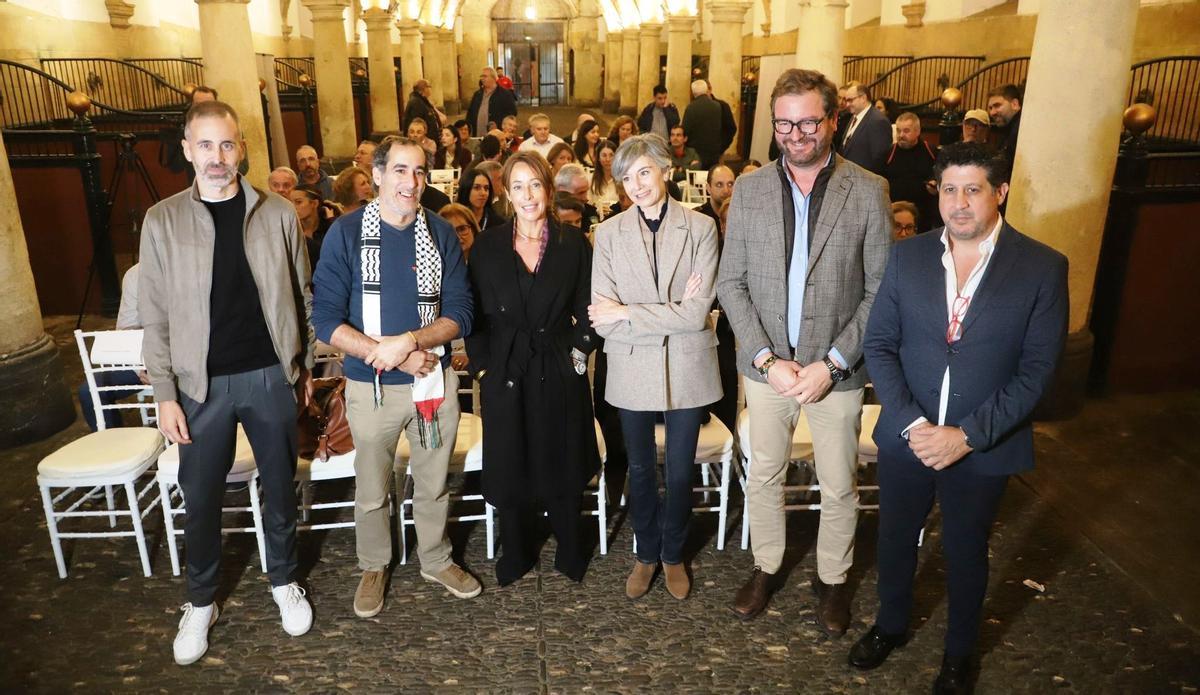 Ángel Ortiz, Juan Hidalgo, Marián Aguilar, Marta Domínguez, Antonio Martín y Sebastián del Rey, en Caballerizas Reales.