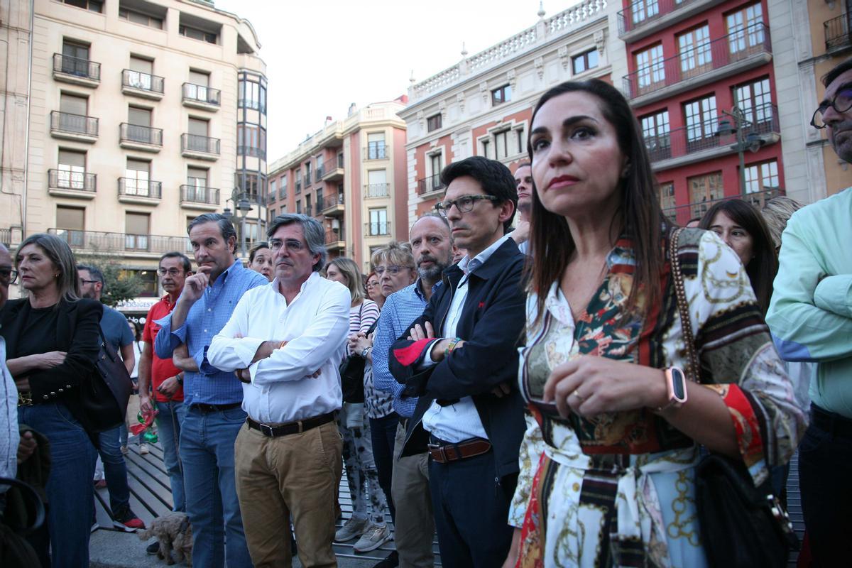 Rabia y dolor en la concentración contra la violencia de género en Alcoy