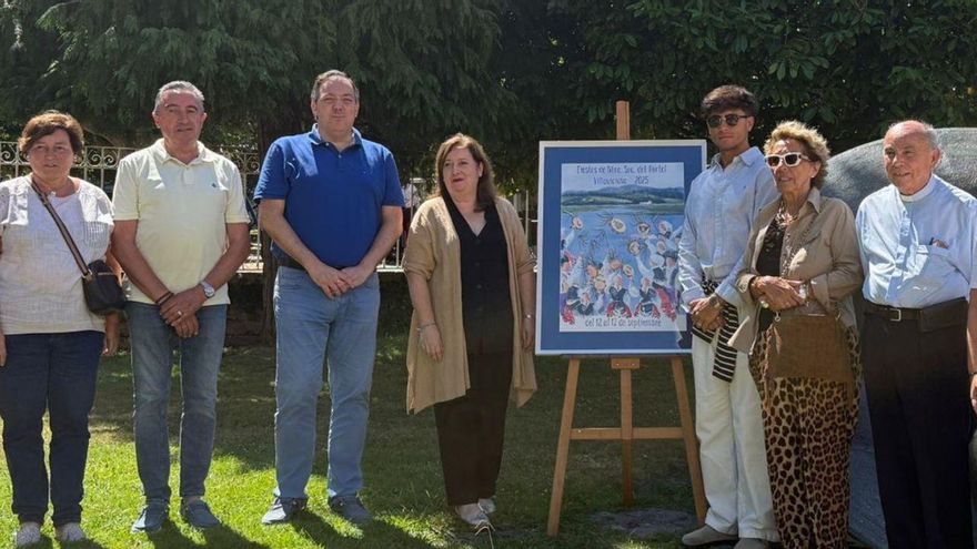 Por la izquierda, Vicente Álvarez, Ana María González, José Antonio Fernández, Alejandro Vega, Rosa Rubio, Eloy Sevares, Iluminada Fernández, Gonzalo José Suárez y Cristina Figaredo. | C. V.