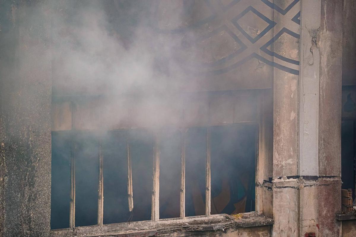 Se incendia la fábrica abandonada de Santa Clara en Vigo