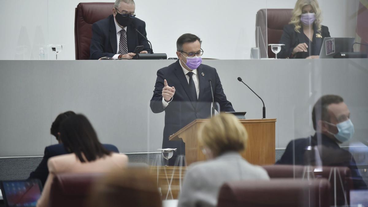 Diego Conesa en la primera sesión de la moción de censura