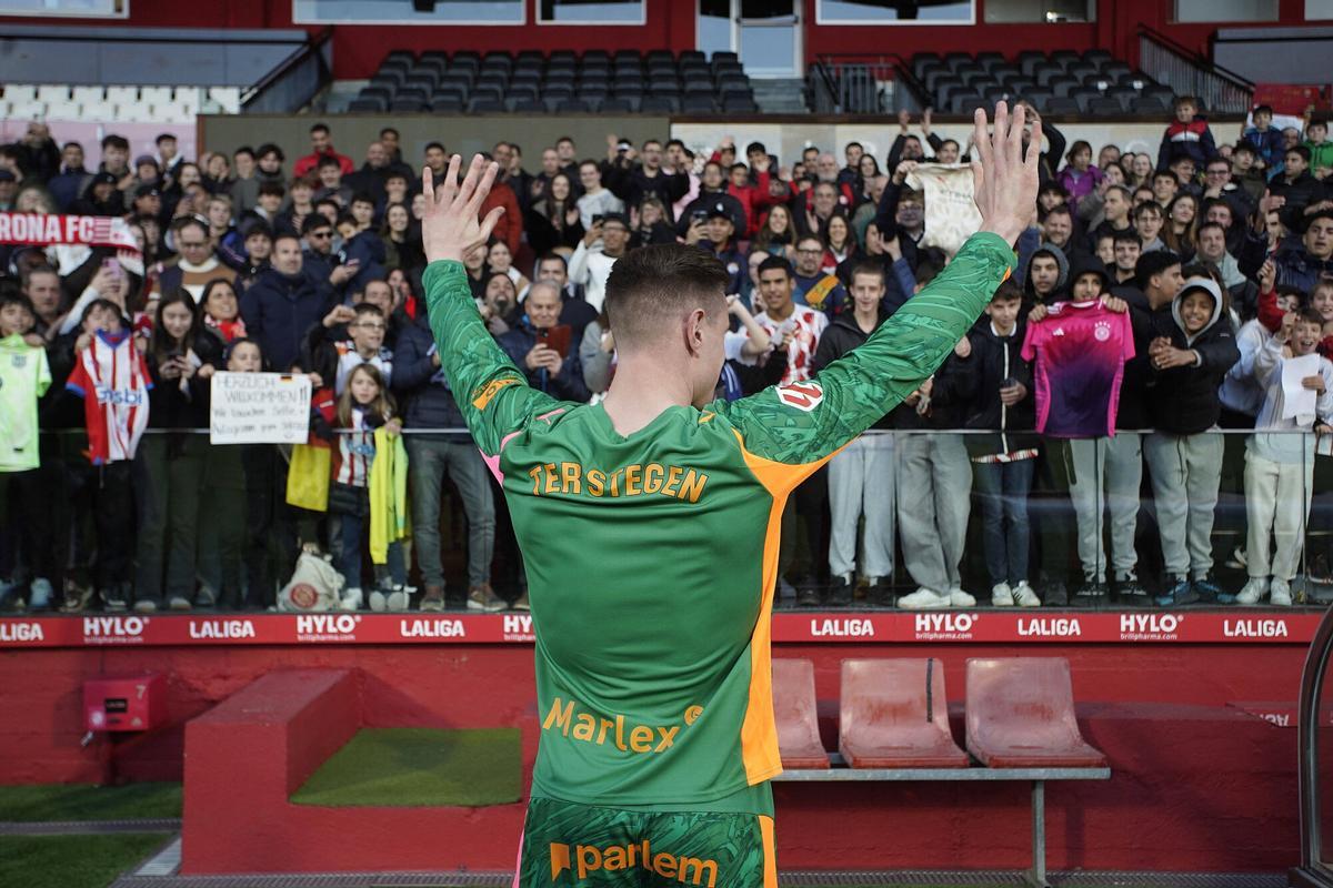 Girona Montilivi presentació Ter Stegen a l'estadi amb aficionats