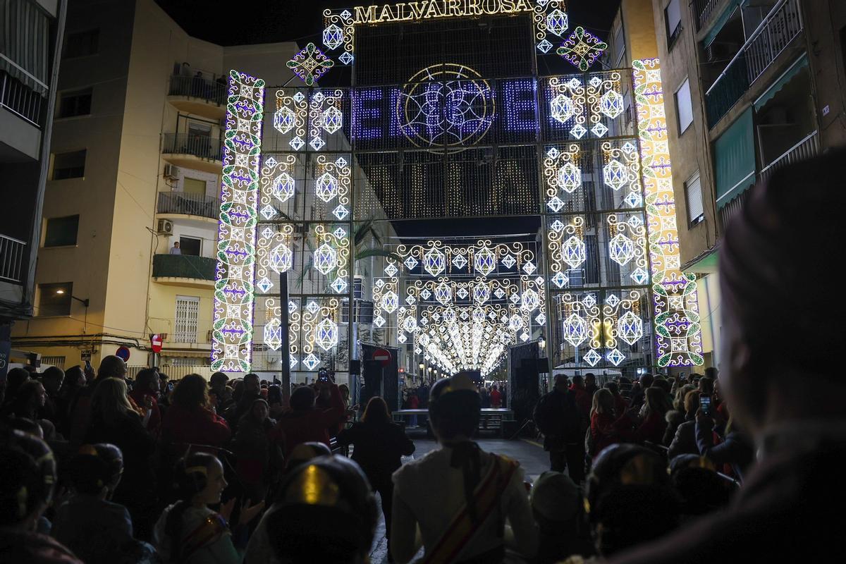 Malvarrosa celebra su tercer premio con la inauguración de sus luces