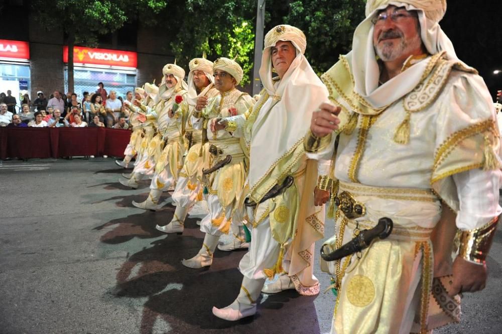 Desfile de Moros y Cristianos por las calles de Mu