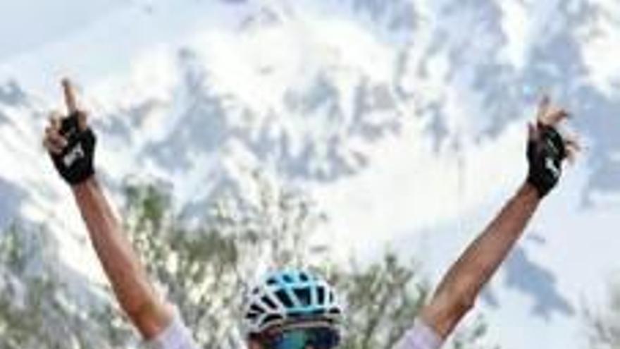 Froome assalta el lideratge del Giro amb una exhibició