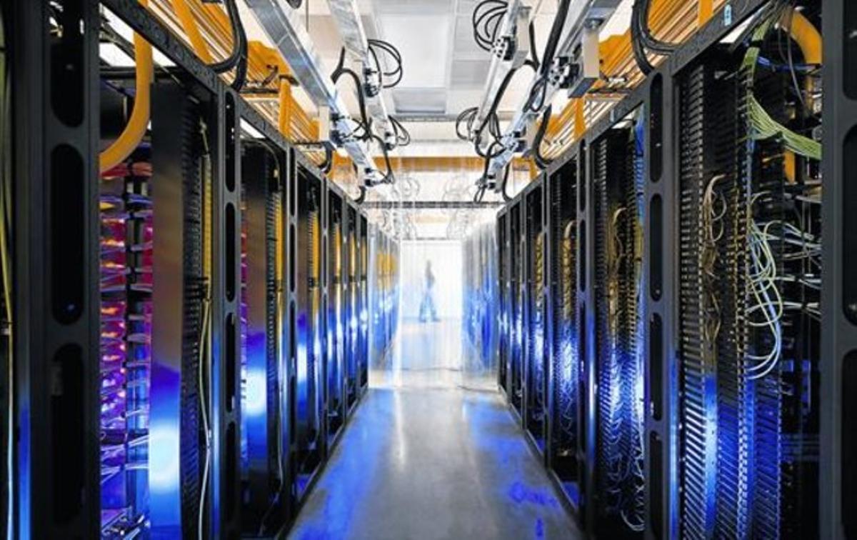 ’BIG DATA’.Un dels grans centres de processament de dades de Google als Estats Units.