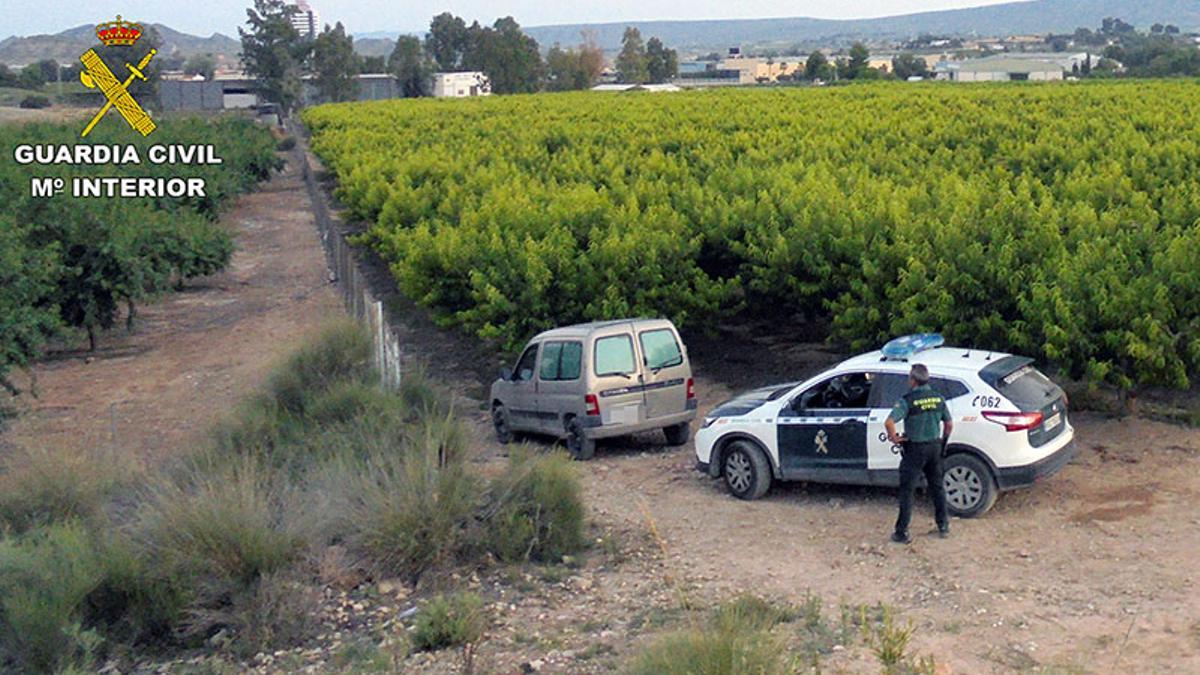 La Guarcia Civil, durante un operativo policial en Abarán.