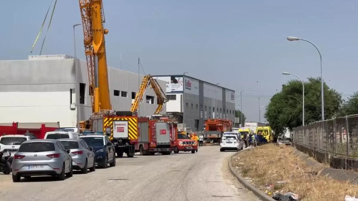 Un vecino de Fuente Palmera fallece al derrumbarse una planta de una nave en construcción