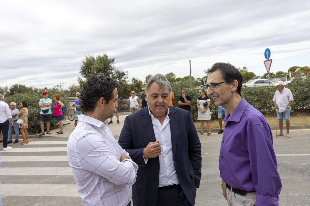 Eduardo Dolón, alcalde de Torrevieja, Manuel Martínez Ortuño, presidente de Orthem (Hozono Global) y el director general de Proyectos, Víctor Costa