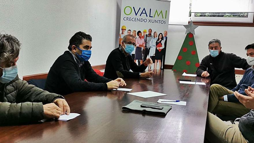 Representantes de la hostelería de Baiona, Nigrán y Gondomar, reunidos ayer con el alcalde nigranés.