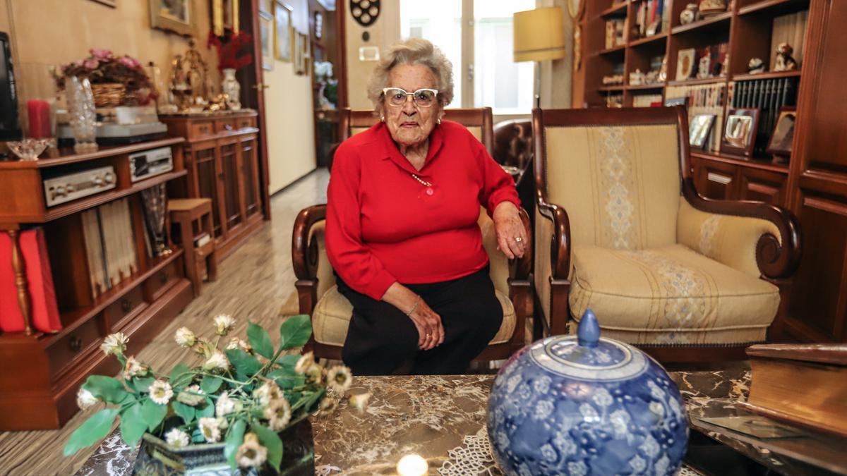Rocío Caparrós, en su casa, recuerda su dilatada trayectoria profesional