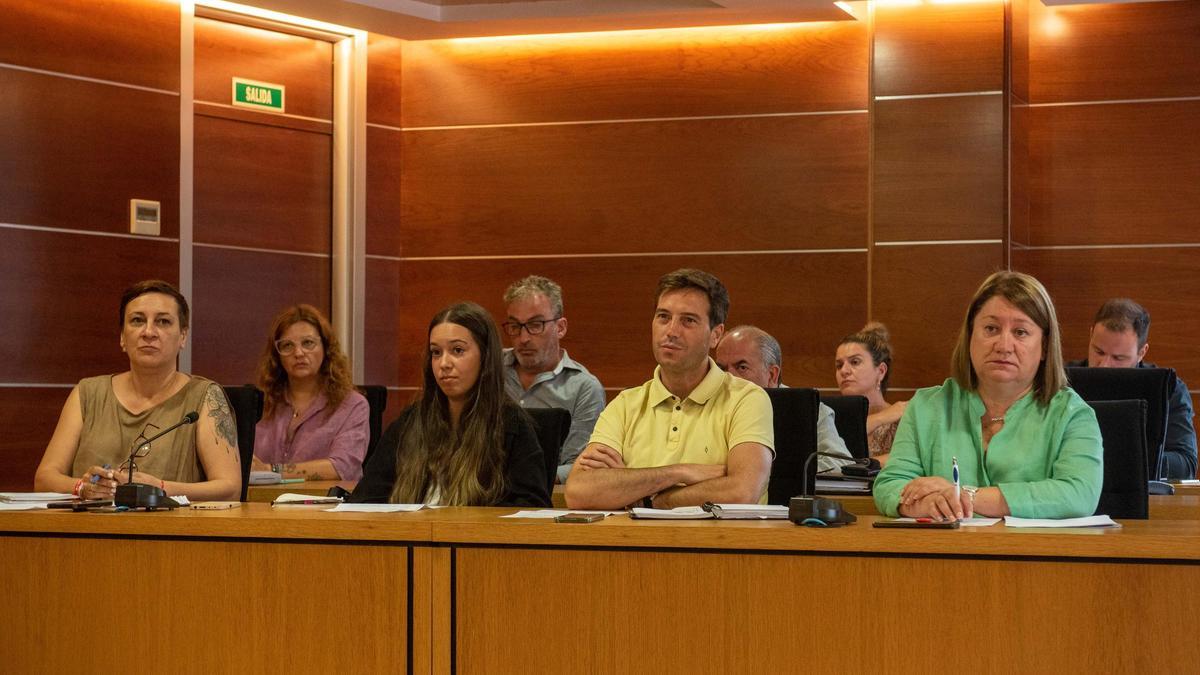 La concejala de Réxime Interior, a la izquierda, durante un pleno.