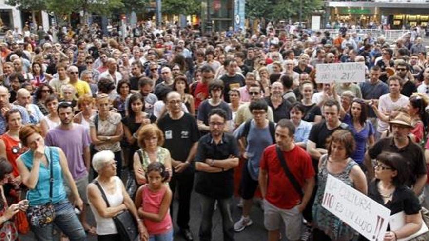 Manifestantes protestan por la subida del IVA en espectáculos culturales