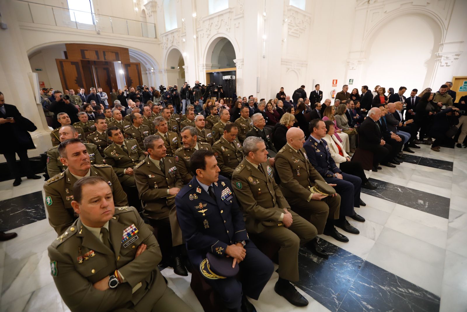 Firma del convenio económico en Córdoba para la base logística del Ejército de Tierra