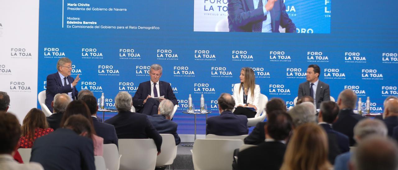 Puig interviene en el Foro La Toja con el presidente gallego, Alfonso Rueda, y su homólogo andaluz, Juanma Moreno Bonilla.