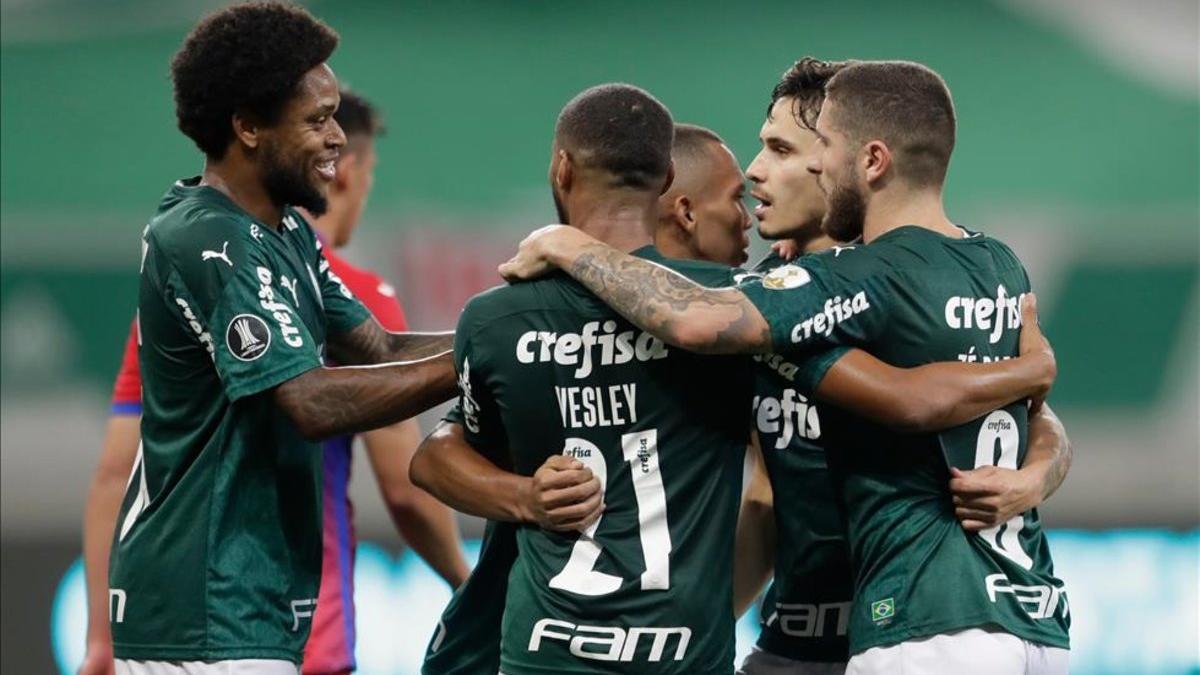 Jugadores del Palmeiras celebrando un gol