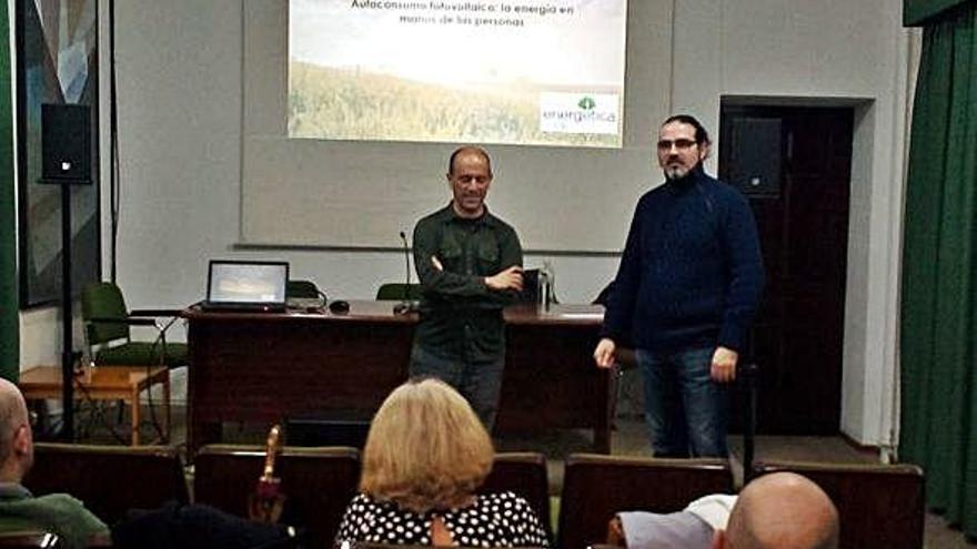 Charla ofrecida ayer en la ciudad por el colectivo &quot;Viernes para el futuro&quot;.