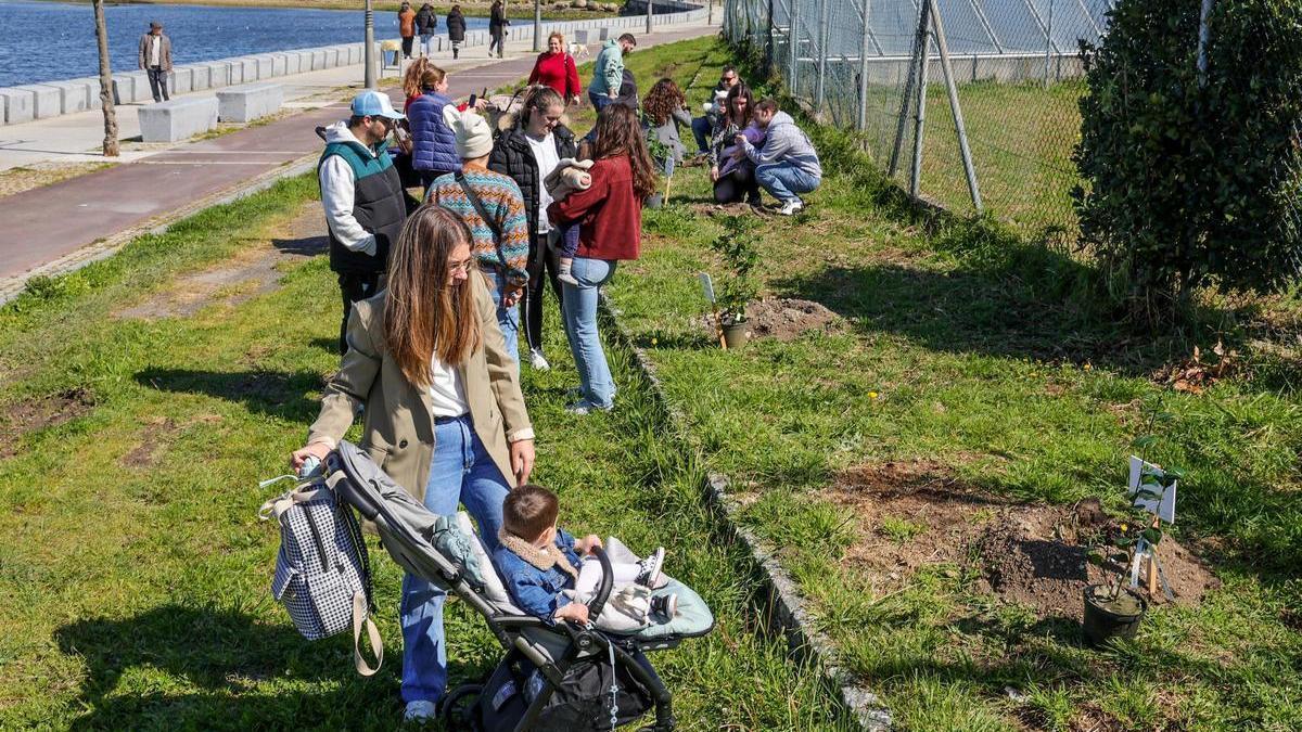 Familias en una actividad en Cambados.