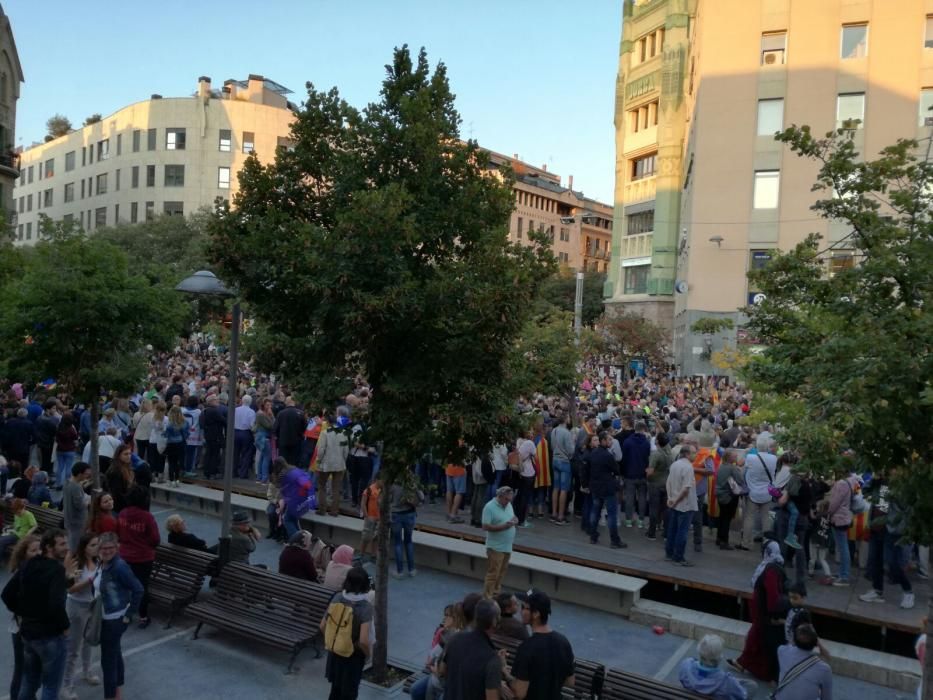 Concentració a Manresa contra els atacs a les institucions catalanes