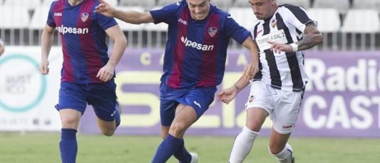 La UD Alzira recupera el gol y consigue una manita en  su visita al campo del Muro