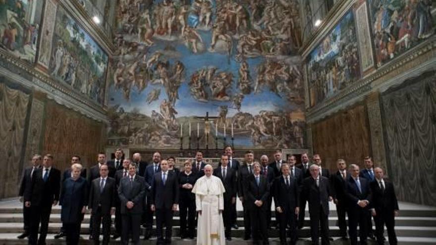 La fotografia de família dels mandataris europeus amb el Papa, feta a la capella Sixtina.