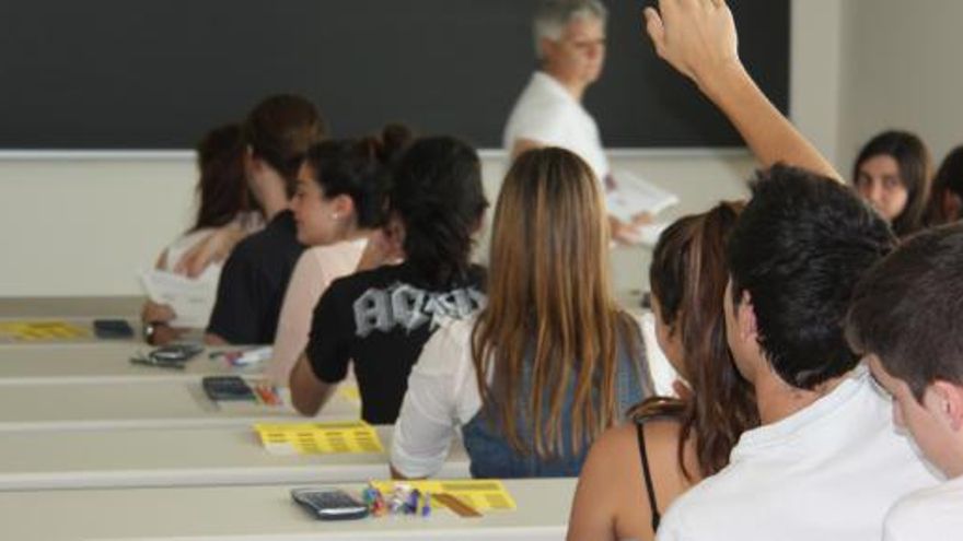 Una aula amb alumnes de batxillerat