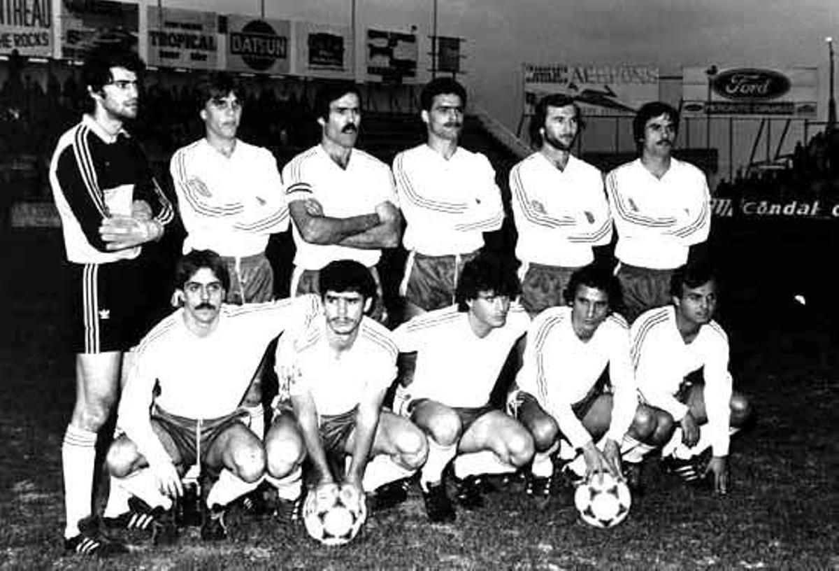 Una alineación del Tenerife de la temporada 80/81, con Álvaro González, Juan Miguel, Manolo, Kiko, Lolo, Lolín, Chalo, David Amaral, José Antonio Barrios, Salvador Mesa y Toni Ayala.