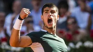 Carlos Alcaraz tumba al número uno Djokovic y jugará la final en Madrid