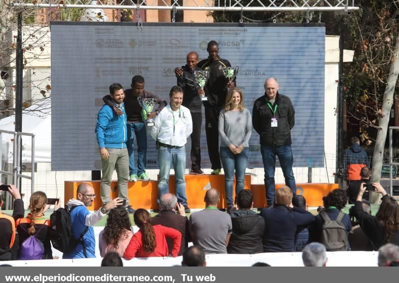 Atletas en el IX Marató BP de Castellón