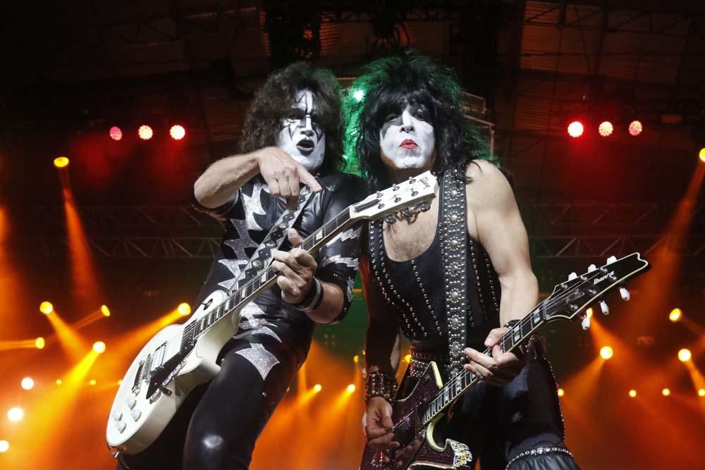 Kiss revienta los Califas