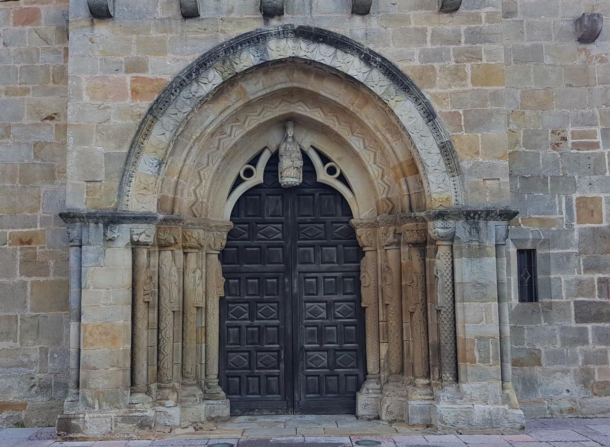 Arco de entrada a la Iglesia de Santa María de  La Oliva