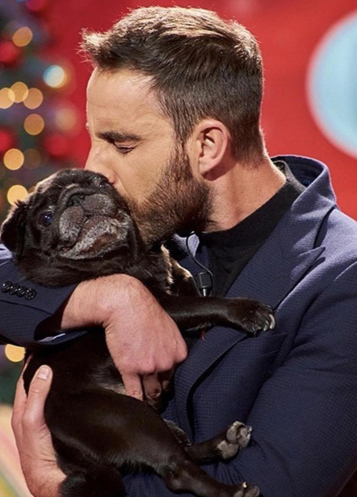 Dani Rovira con su perrita Carapapa