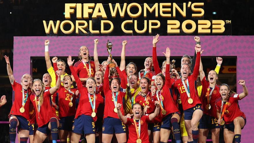 La selección femenina visitará la Diputación con la Copa del Mundo